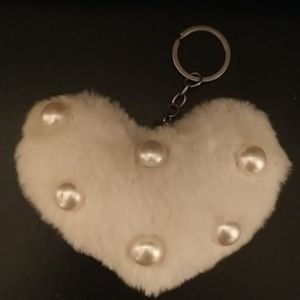 Heart-pearl-stuffed keychain